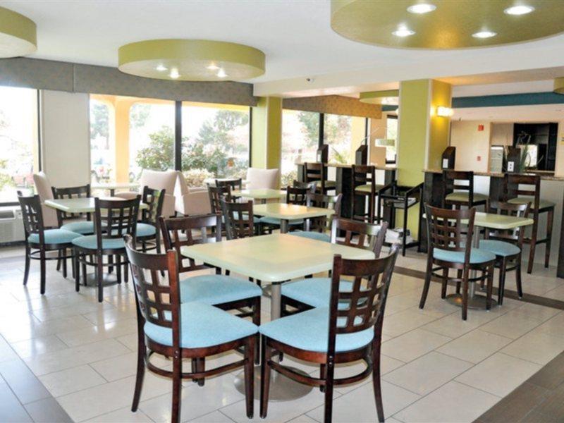 Hotel Airport Arena